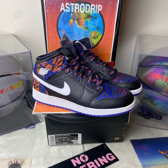 🆕 - Air Jordan 1 Mid Tiger Stripe - Size: Mens 7 - Picture 2 of 11